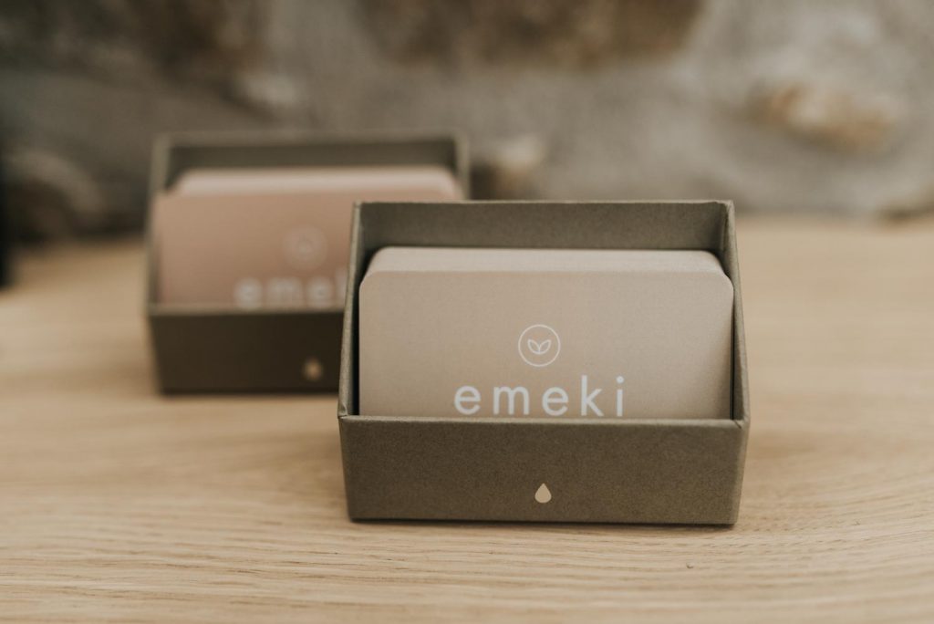emakumea
